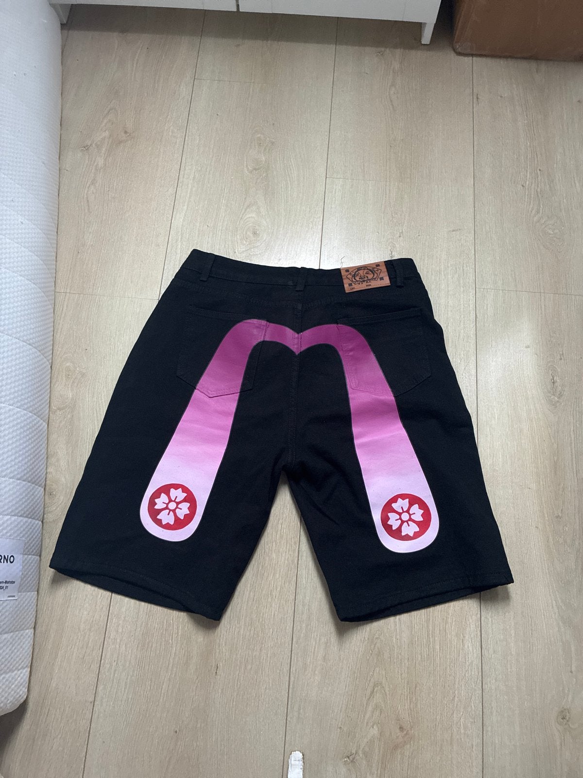 Zwarte herenshort met roze en rode print - Maat XL, Verzenden, Zo goed als nieuw, Maat 56/58 (XL), Zwart