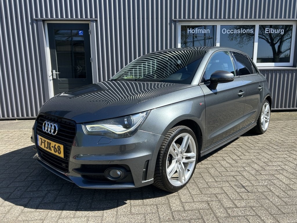 Audi A1 Sportback 1.6 TDI AUT S-Line PDC BOSE! (bj 2012), Auto's, Audi, Zwart, 4 cilinders, 4 stoelen, Leder en Stof