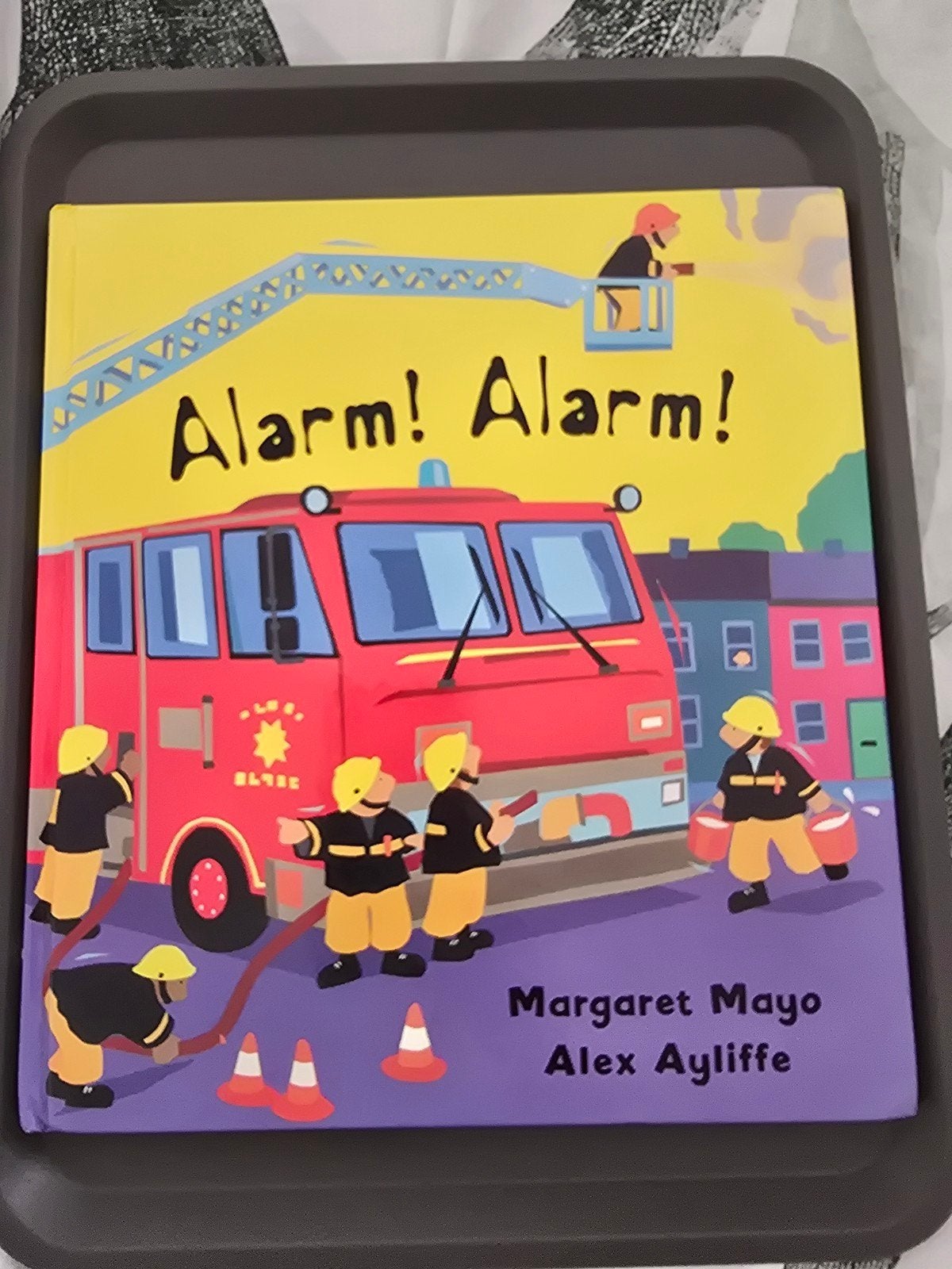 Margaret Mayo - Alarm! Alarm!, Ophalen of Verzenden, Gelezen, Margaret Mayo