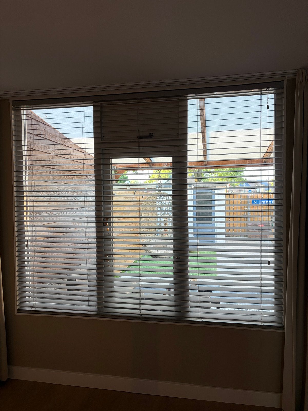 Lichtgrijze Jaloezieën 233x260 cm, Huis en Inrichting, Ophalen, Gebruikt, Grijs, Jaloezie