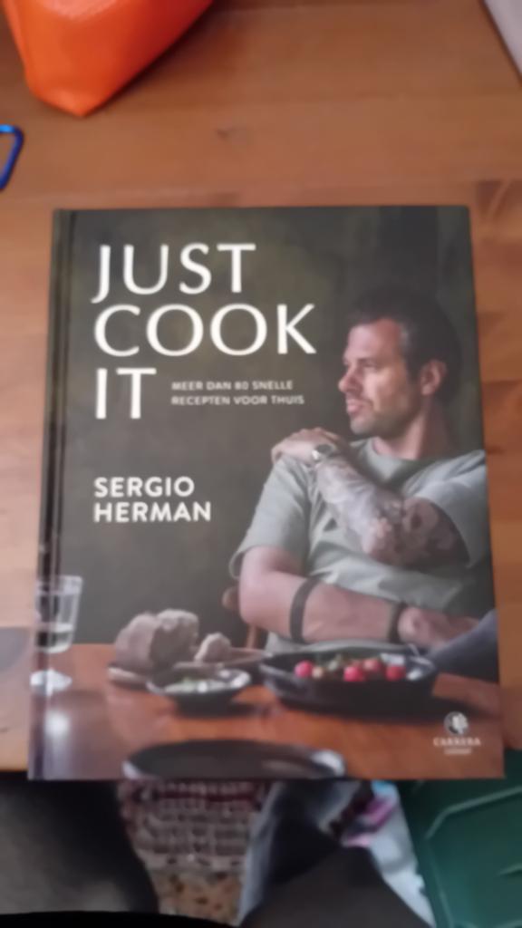 Kookboeken Sergio Herman: Just Cook It & Simple Food, Boeken, Hoofdgerechten, Sergio Herman, Ophalen of Verzenden, Zo goed als nieuw