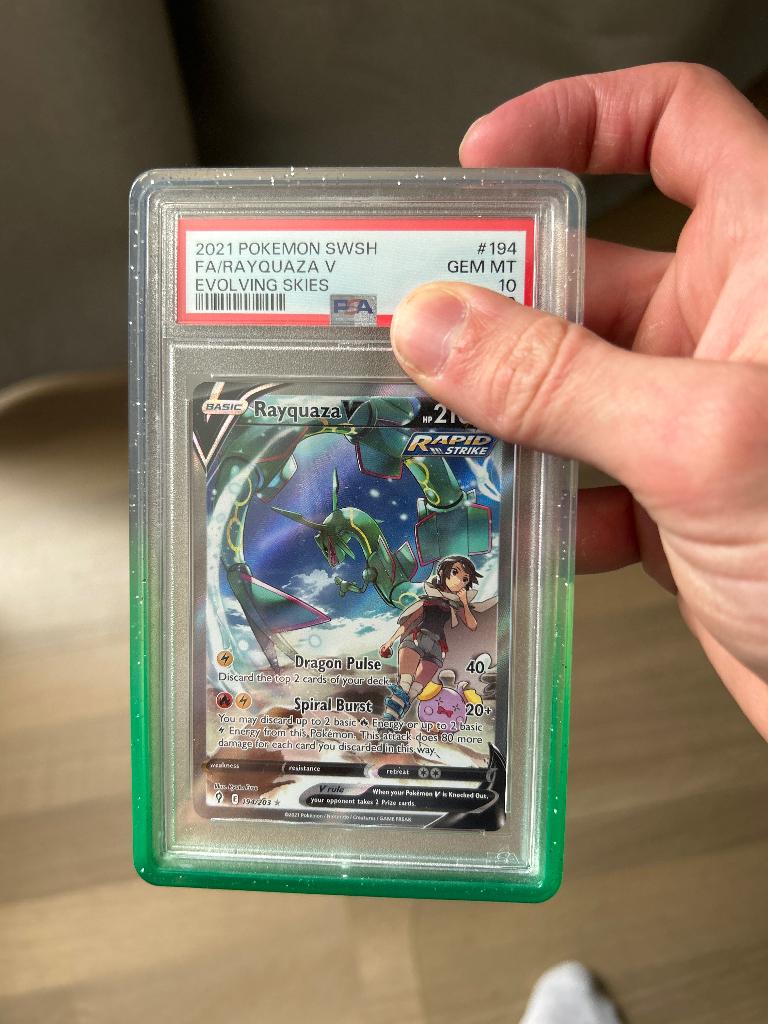 Rayquaza V PSA 10 Evolving Skies (EVS), Hobby en Vrije tijd, Verzamelkaartspellen | Pokémon, Nieuw, Losse kaart, Foil, Ophalen