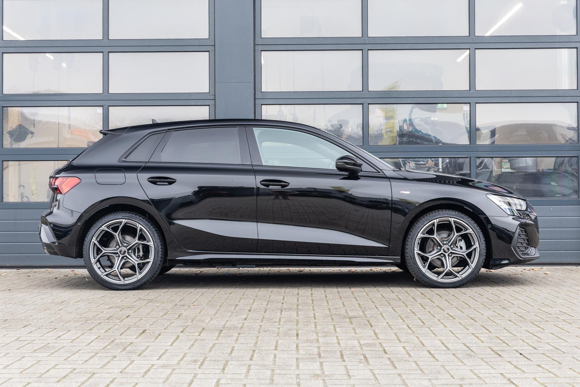 Audi A3 Sportback 40 TFSIe 204pk S Edition | 19" Velgen | Pa, Auto's, 12 maanden, 4 cilinders, 150 min, Leder en Stof