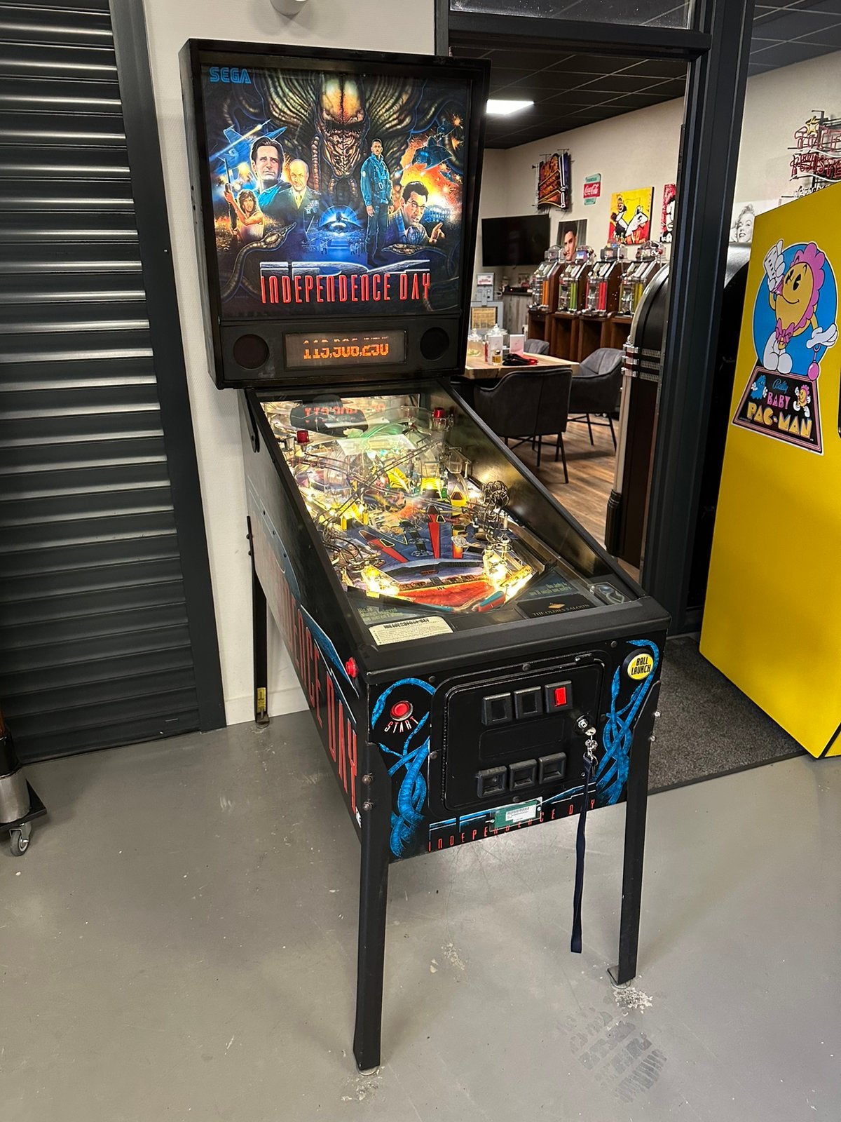 Prachtige flipperkast Sega Independence Day Pinball, Ophalen, Sega, Zo goed als nieuw, Dot-matrix
