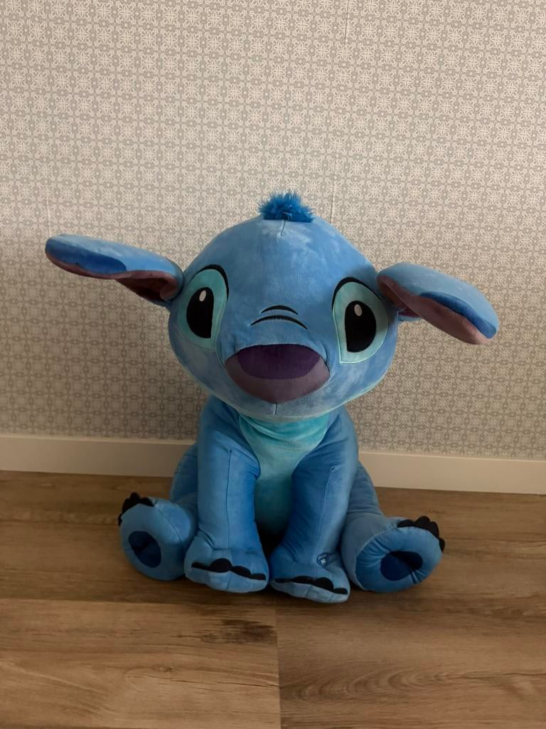 Disney’s Stitch knuffel - pratende knuffel 60 cm hoog, Ophalen, Zo goed als nieuw, Overige typen