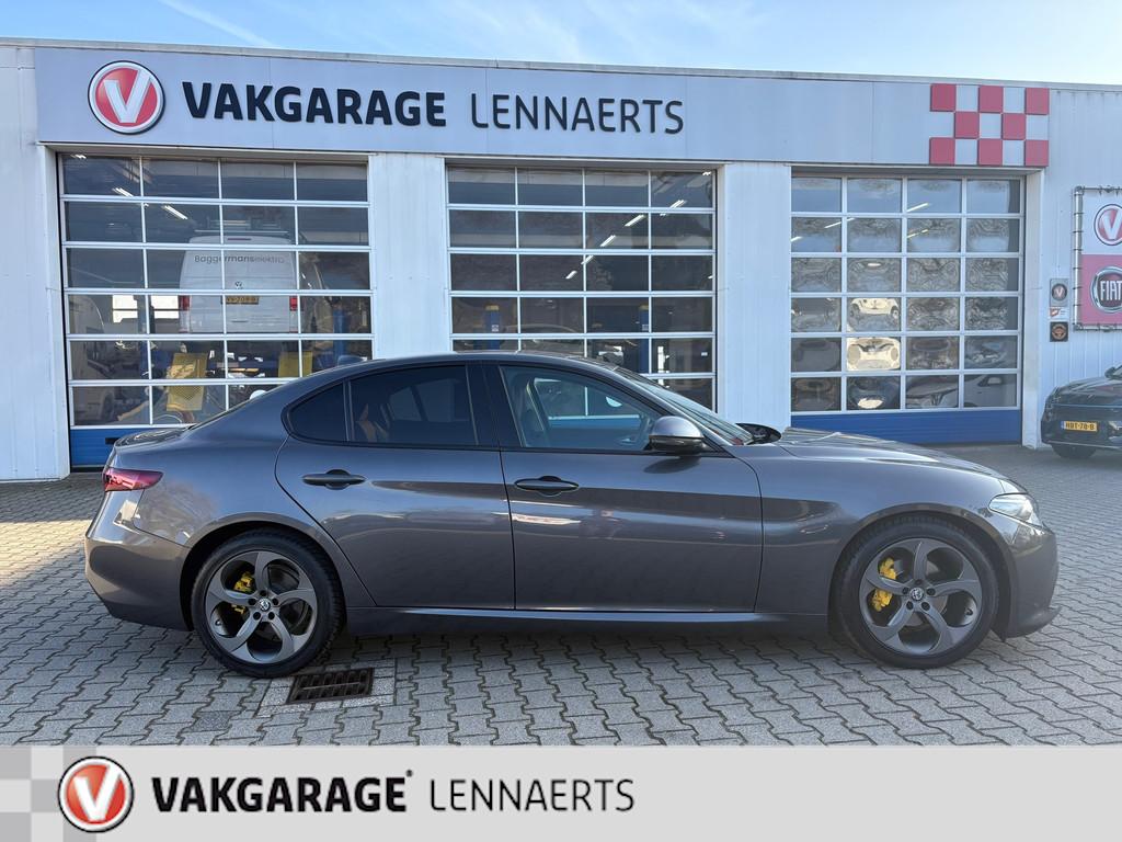 Alfa Romeo Giulia 2.0T Super AUTOMAAT 320PK CARPLAY etc (RIJ, Auto's, Automaat, Achterwielaandrijving, 4 cilinders, 320 pk