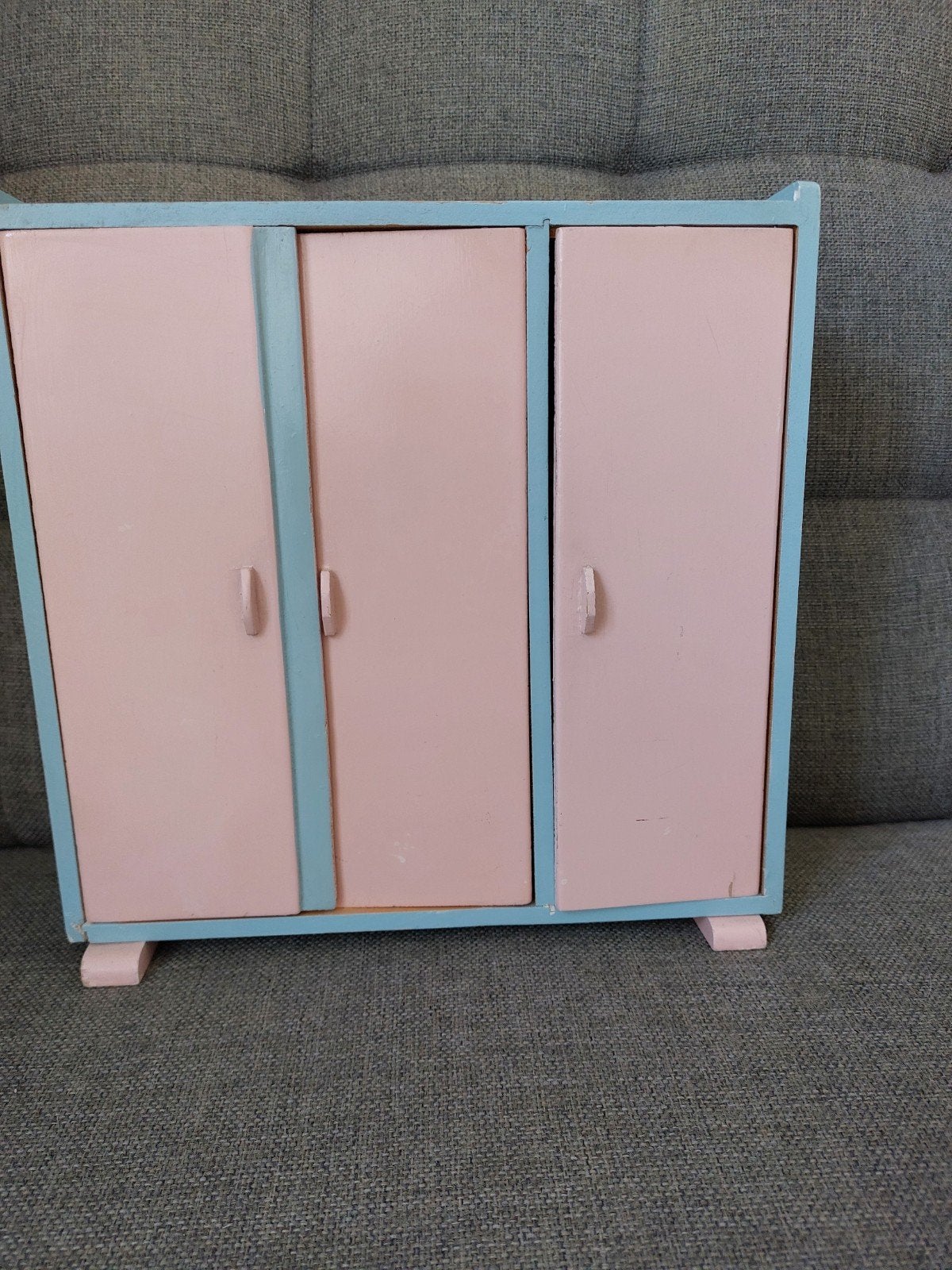 Oud poppenkledingkastje, Ophalen of Verzenden, Pop
