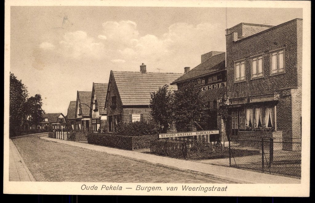 Oude Pekela (Gr), Burg. van Weeringstraat, Bakkerij en Café, Verzamelen, Verzenden, 1920 tot 1940, Gelopen, Groningen