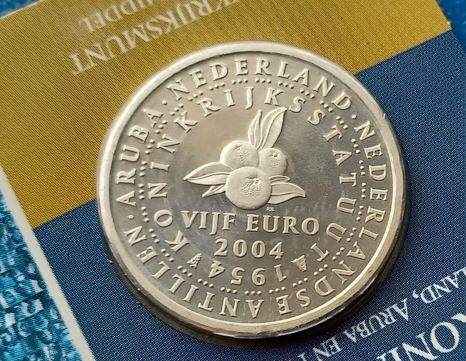 De Koninkrijksmunt vijfje 2004 in coincard, Postzegels en Munten, Munten | Nederland, Koningin Beatrix, Zilver, Euro's, Verzenden
