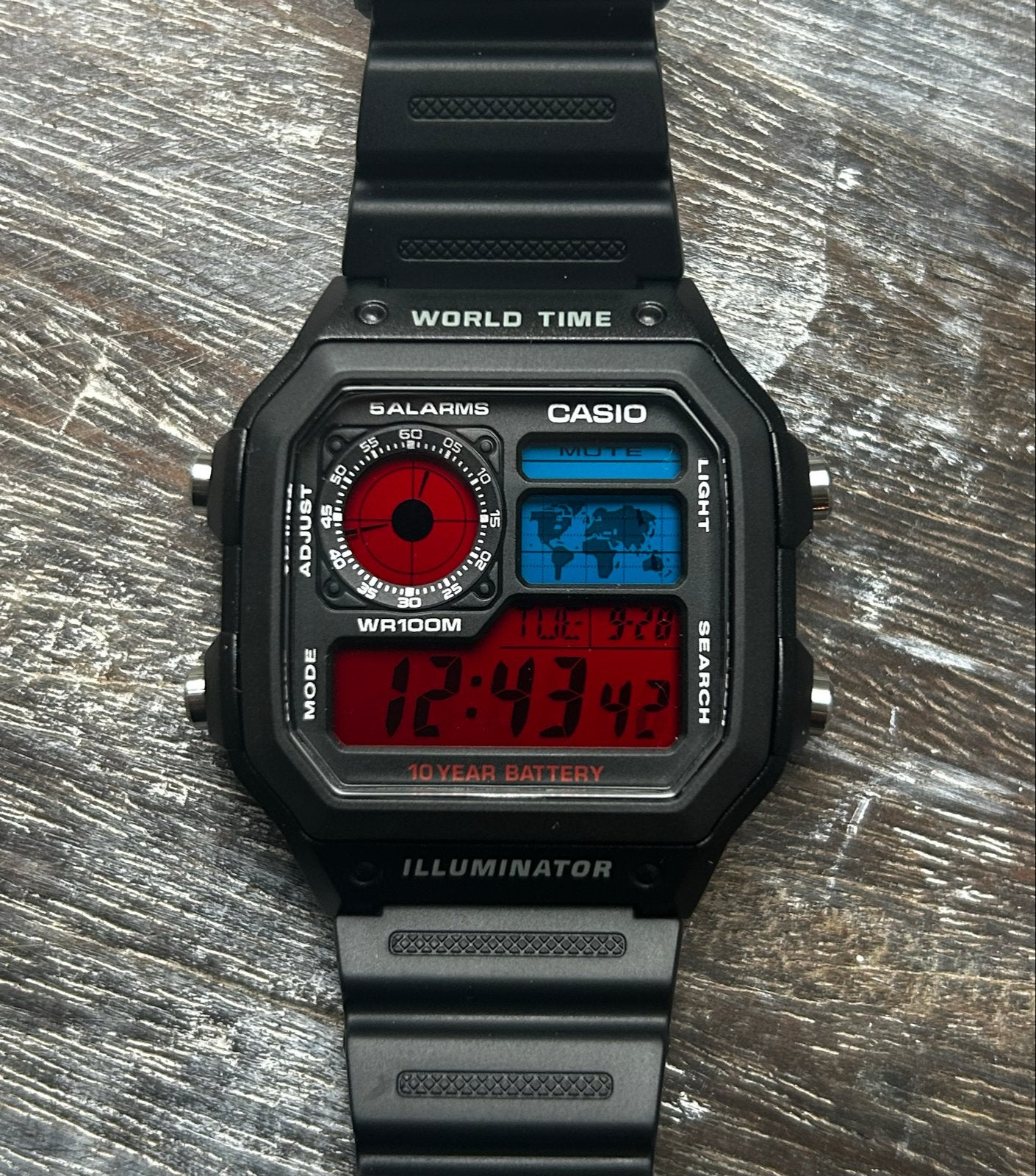 Casio AE-1200 "Royale" met blauw en rood mod, Casio, Kunststof, Verzenden, Polshorloge