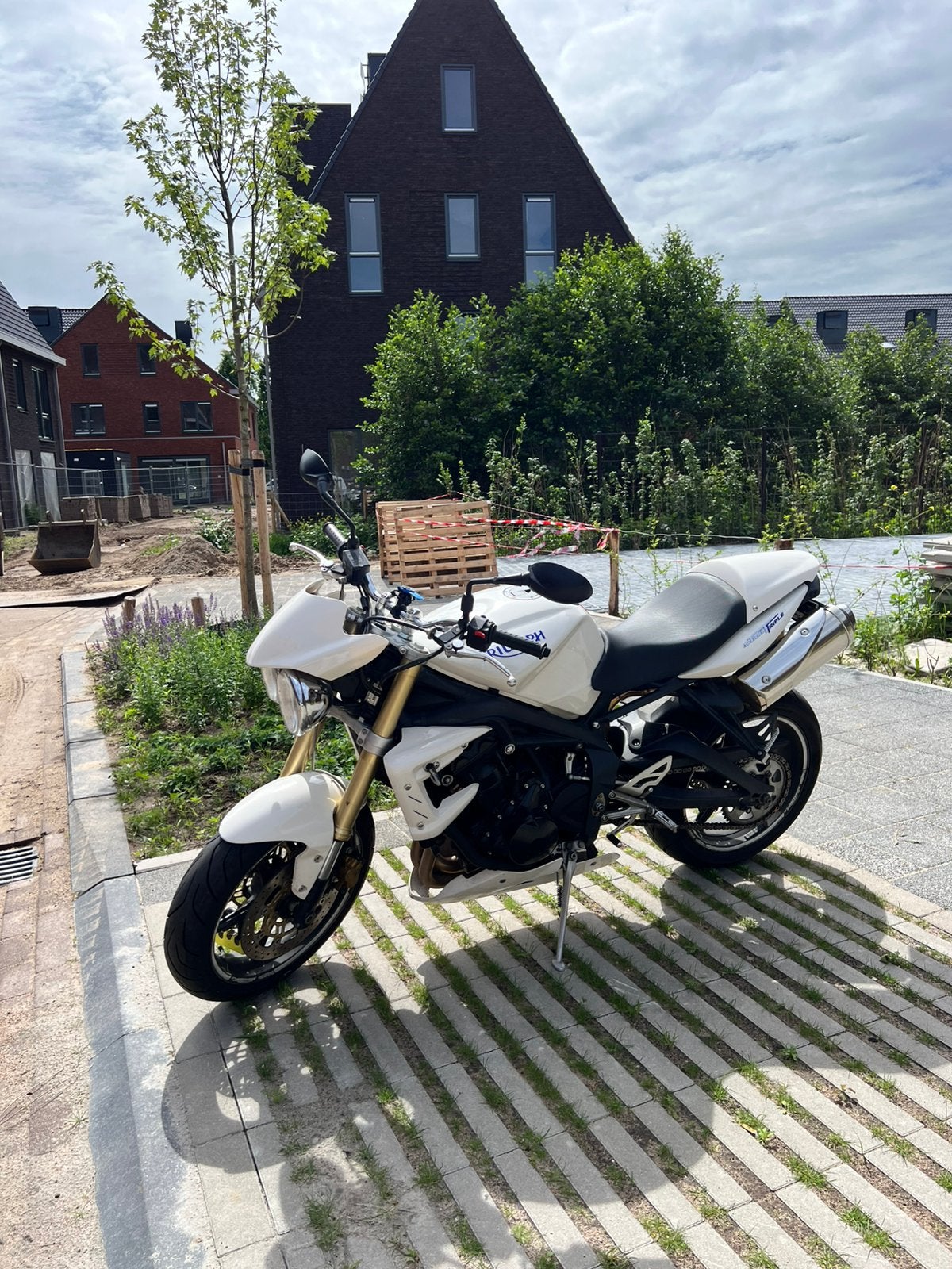 Triumph Street Triple 675 (2009) – 29.000km, wit, Motoren, 675 cc, Motorrijbewijs A, 3 cilinders, Particulier