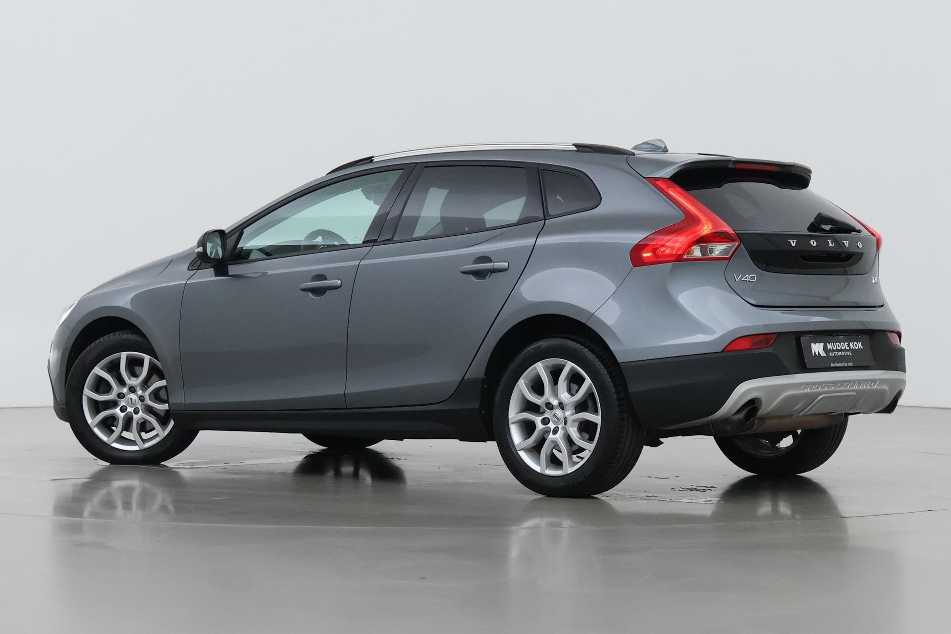 Volvo V40 2.0 T4 AWD Momentum | Trekhaak | Navigatie | Stoel, Automaat, Gebruikt, Euro 6, 1969 cc