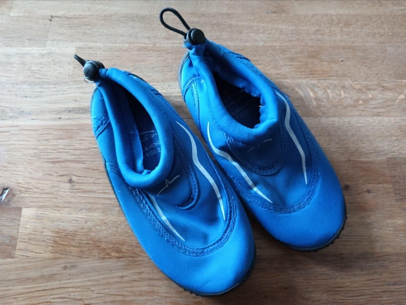 Blauwe waterschoenen maat 31, Kinderen en Baby's, Kinderkleding | Schoenen en Sokken, Gebruikt, Jongen of Meisje, Schoenen, Ophalen of Verzenden