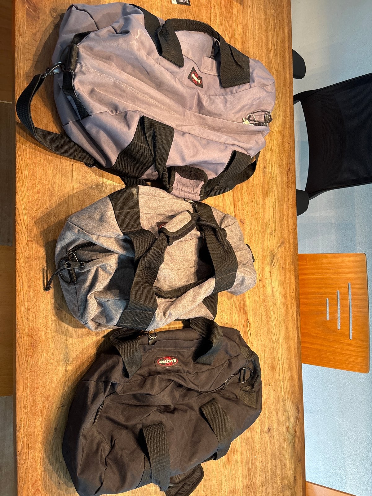 Eastpak reistassen - 3 stuks (grijs, grijs, zwart), Ophalen, Gebruikt, 20 tot 30 cm, 60 tot 80 cm