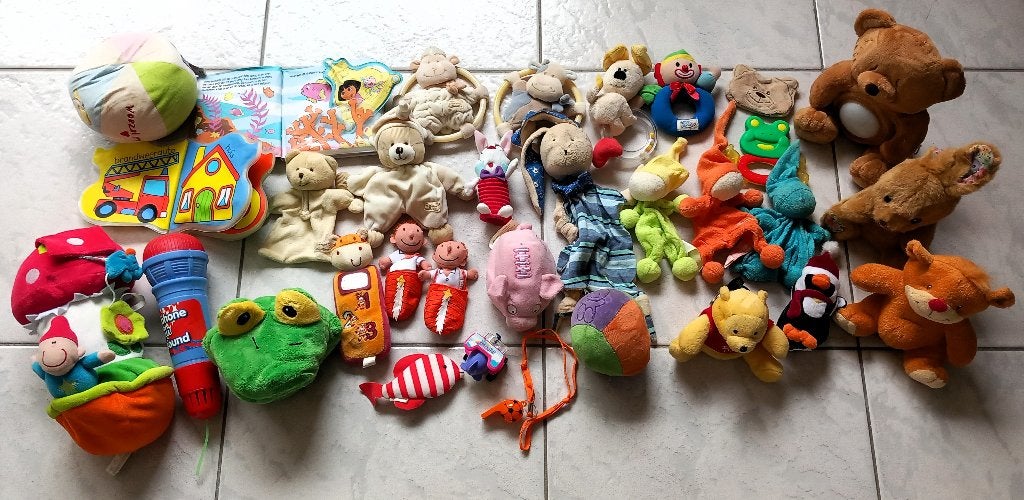 €8 - Knuffels, zacht babyspeelgoed, rammelaars en bijtringen, Kinderen en Baby's, Ophalen of Verzenden, Overige typen, Met geluid