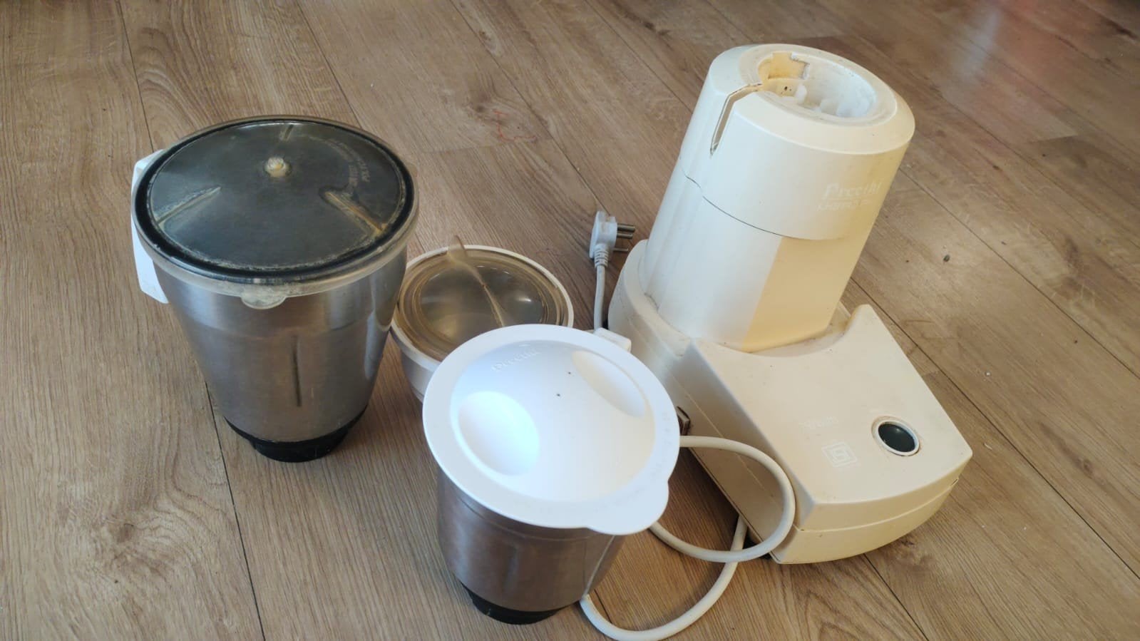 Gebruikte Mixer/Blender met 3 Roestvrijstalen Bekers, Minder dan 1 liter, Ophalen, Gebruikt, 1 snelheid