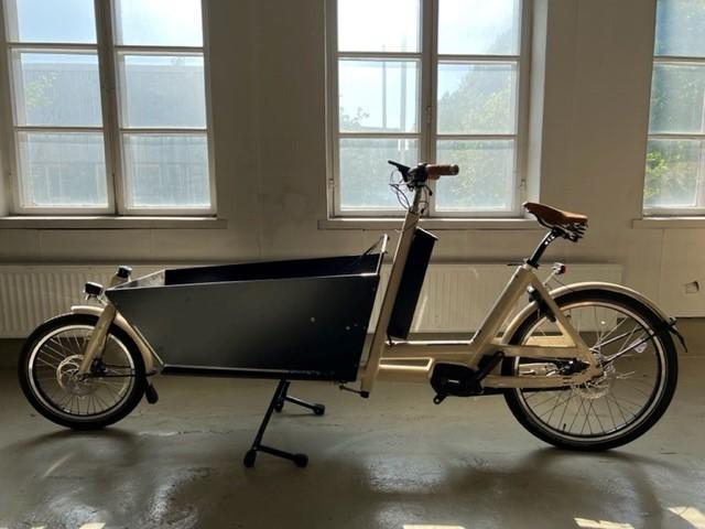 Bakfiets Cruiser Long SS5di2 met automaat kleur Creme-Zwart, Bedrijvenpark Hogenbos, Hogenbos 16, 5864 CL Meerlo, 3 kinderen, Huif
