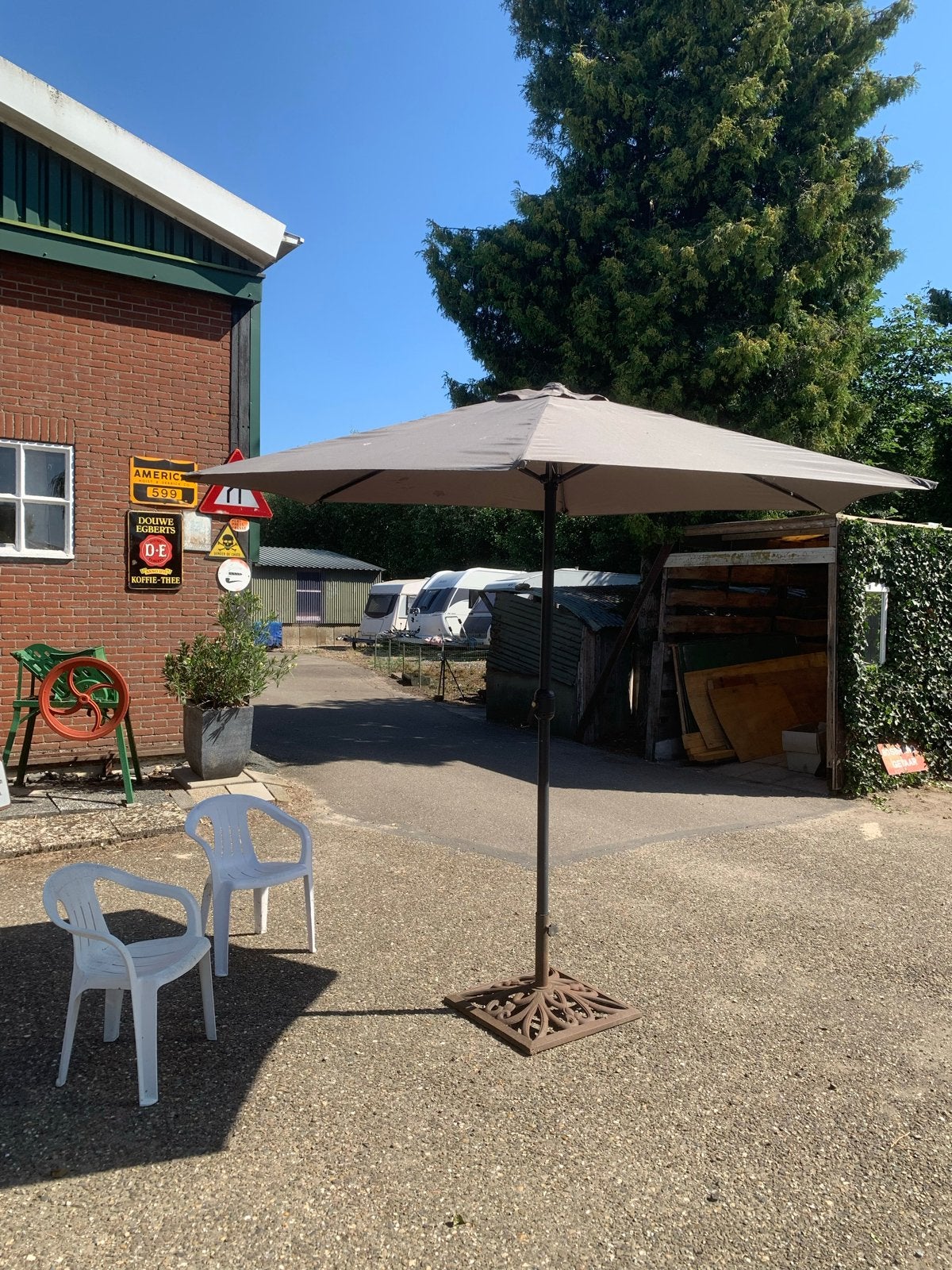Antraciet parasol met gietijzeren voet, Ophalen, Gebruikt, 2 tot 3 meter, Stokparasol