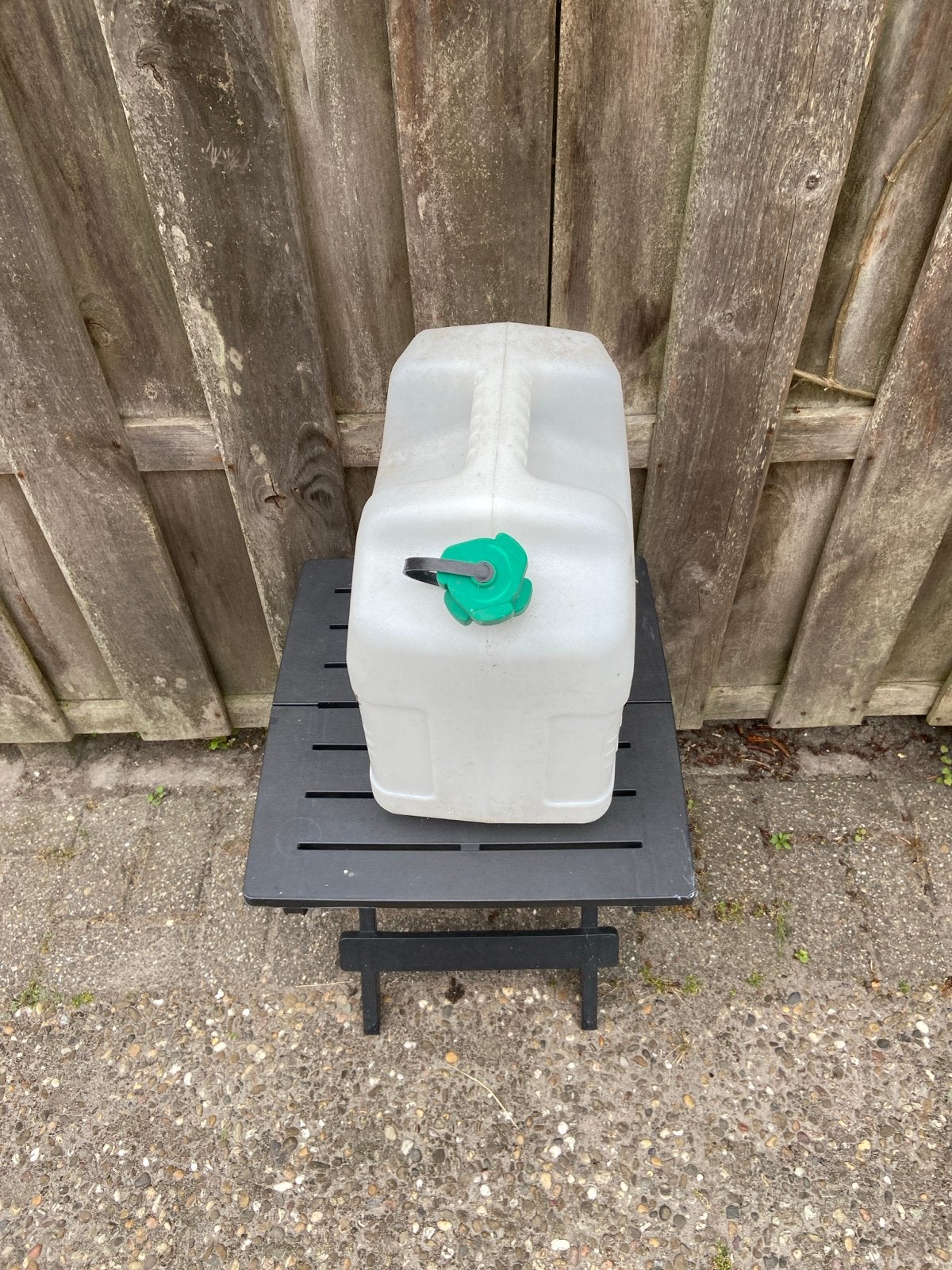 Witte jerrycan met groene dop, Ophalen, Gebruikt