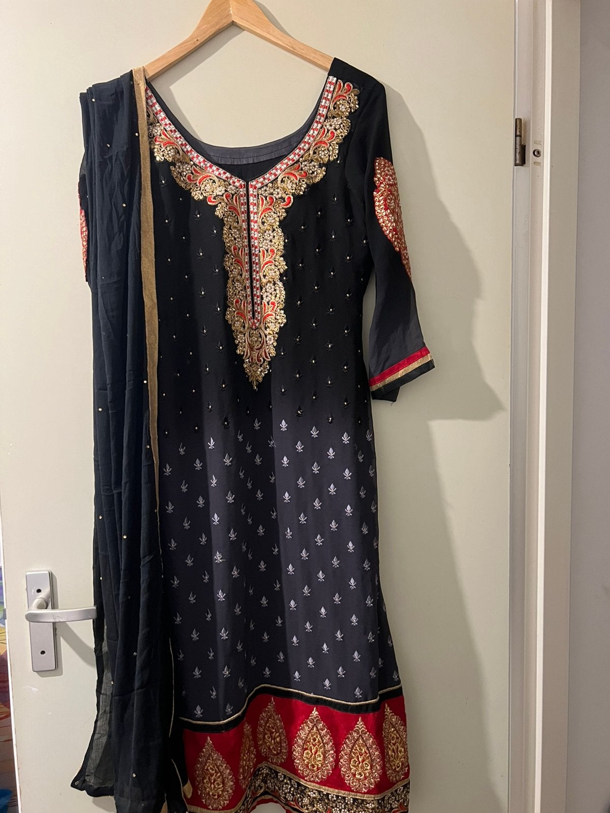 Salwaar kameez s, Overige typen, Zwart, Ophalen of Verzenden, Zo goed als nieuw