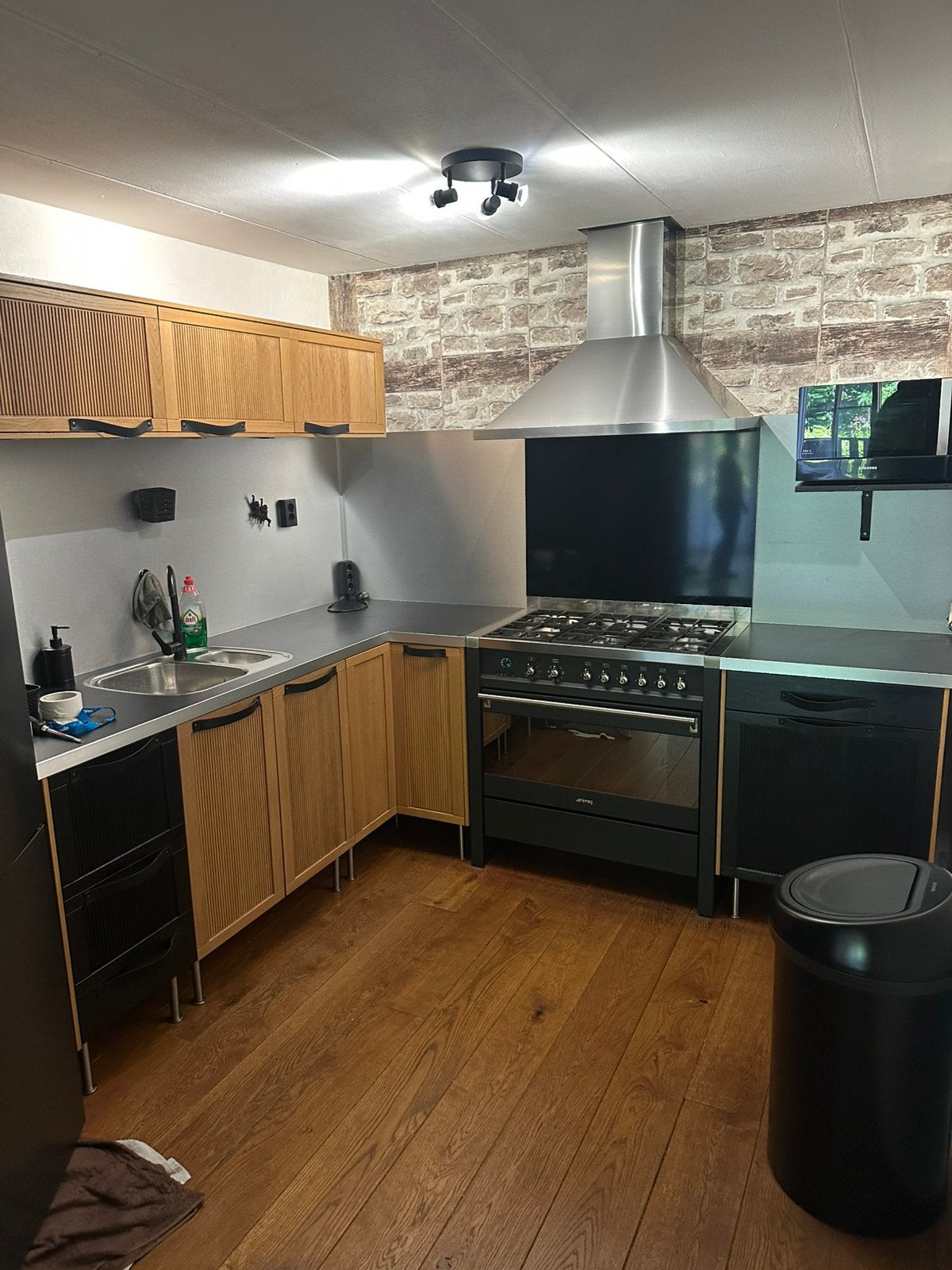 Mooie keuken met 5-pits SMEG fornuis/oven, Ophalen, Gebruikt, Bruin, Hoekkeuken