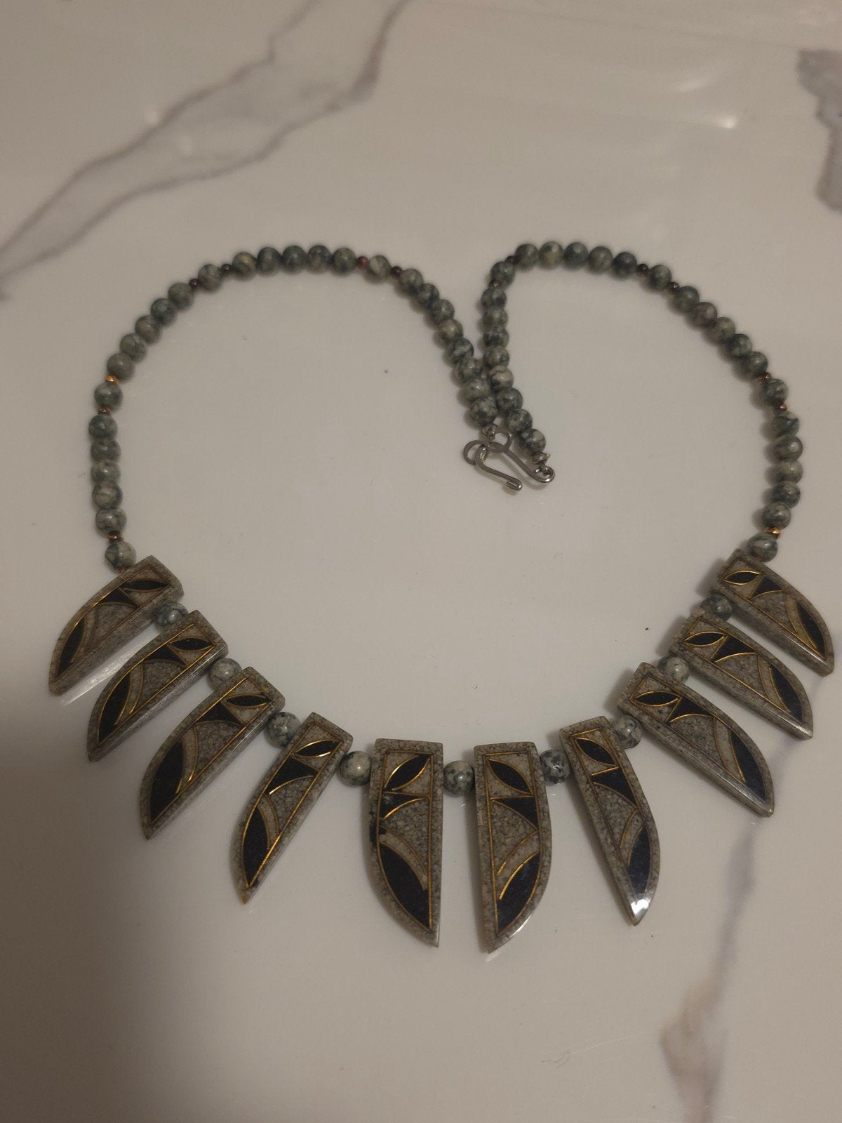 Unieke ketting met grijze stenen en gouden accenten, Opal love, Zwanensingel 239, Zo goed als nieuw, Steen of Mineraal