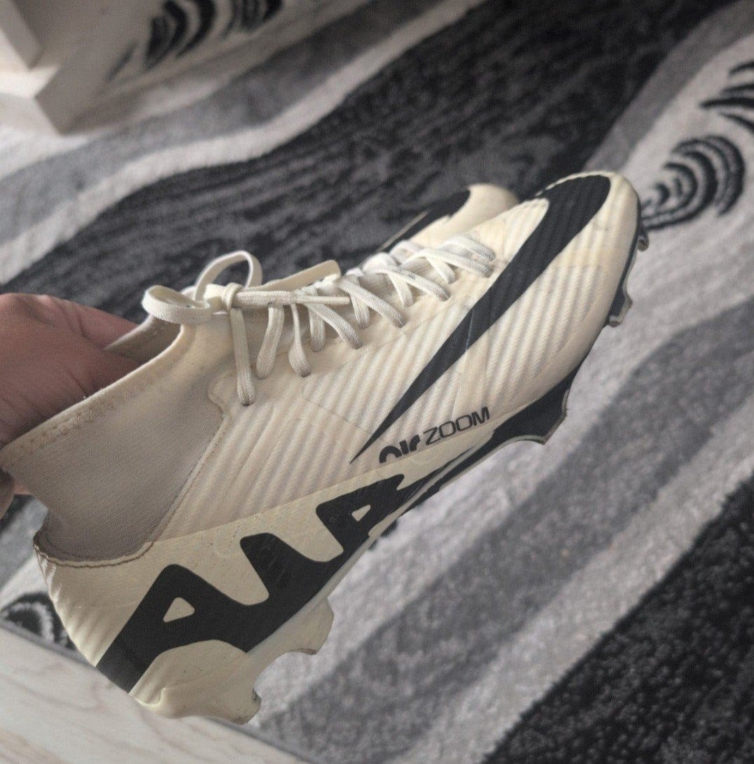 nike Air voetbal schoenen, Sport en Fitness, Voetbal, Maat XS of kleiner, Ophalen of Verzenden, Zo goed als nieuw, Schoenen