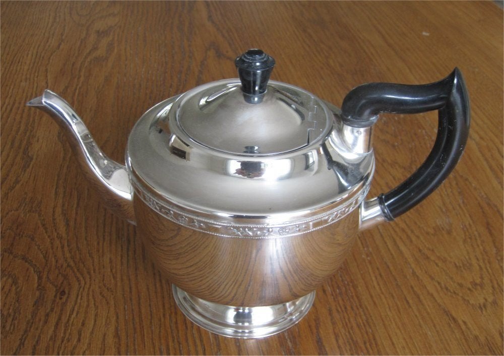 Fraaie, verzilverde Engelse theepot, Ophalen of Verzenden, Zilver