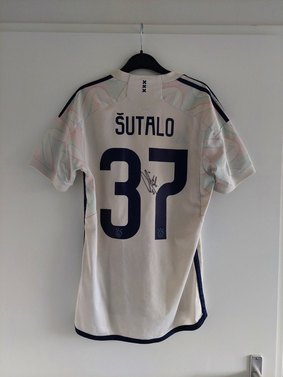 Gesigneerd Ajax shirt Josip Šutalo, Verzamelen, Verzenden, Zo goed als nieuw, Ajax, Shirt