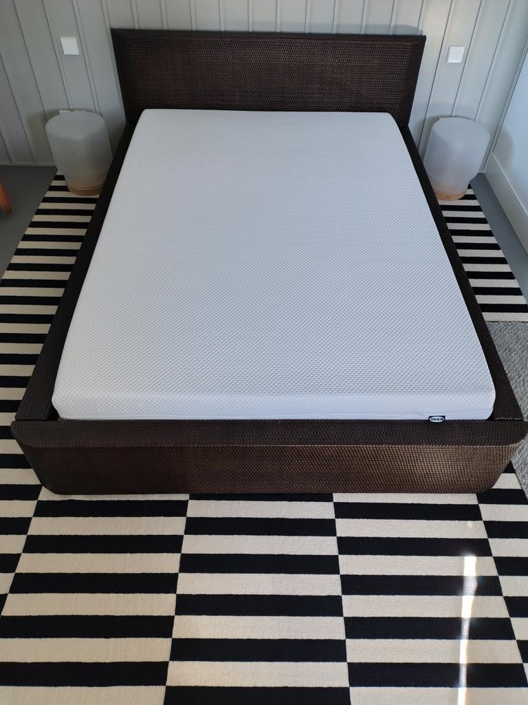 Ikea bed met nieuw matras, Huis en Inrichting, Slaapkamer | Bedden, Ophalen, Wit, Tweepersoons, 140 cm