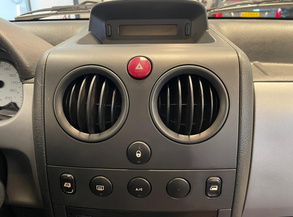 Peugeot Partner 1.4 XR COMBI (bj 2005), Auto's, Peugeot, 12 maanden, Stof, Zwart, 49 €/maand
