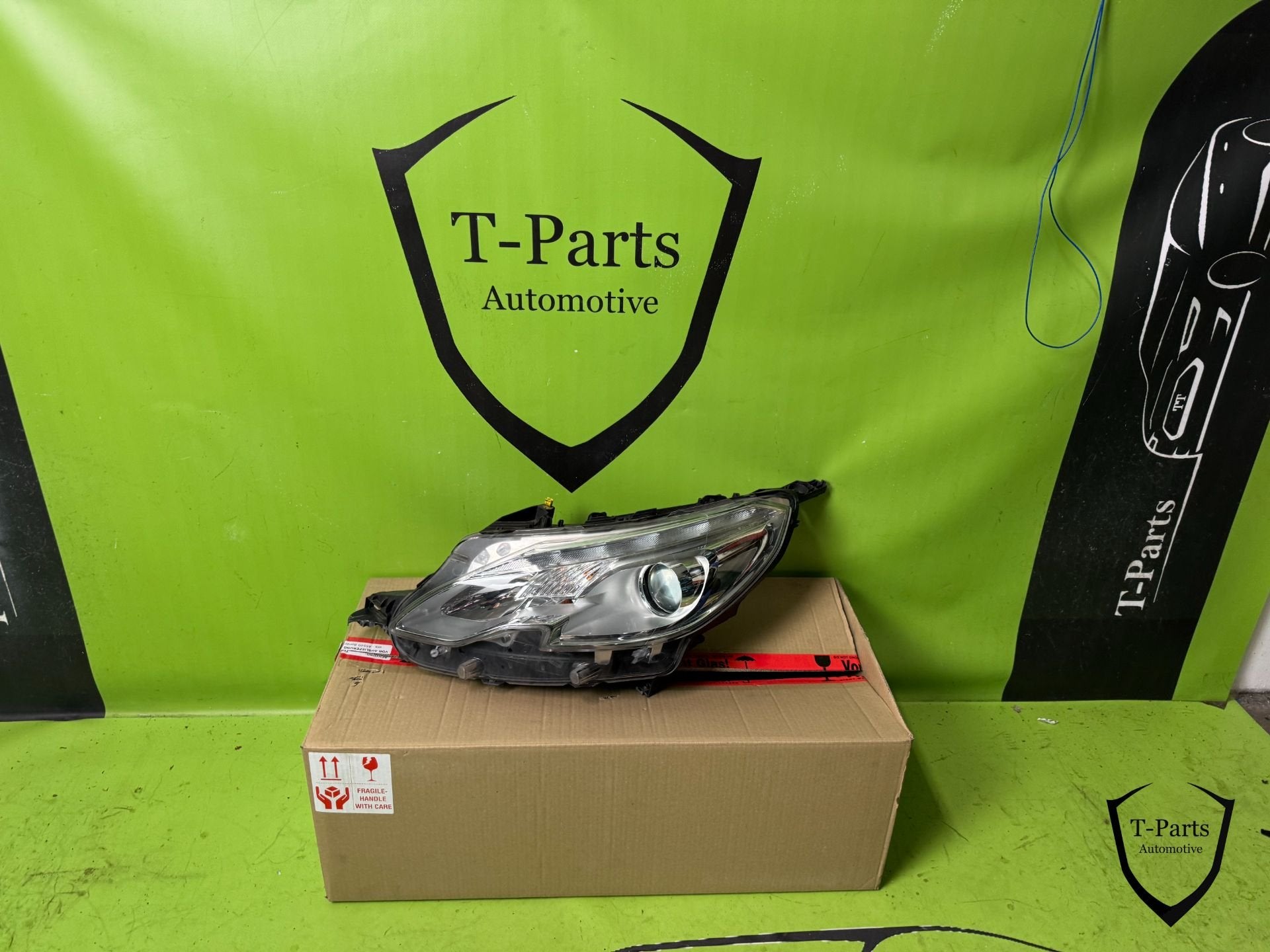 peugeot 2008 koplamp links 9815405780 lamp
