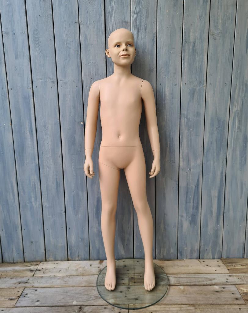 etalagepop jongen 140 cm Hans Boodt paspop kind, Verzamelen, Poppen, Ophalen of Verzenden, Gebruikt, Pop