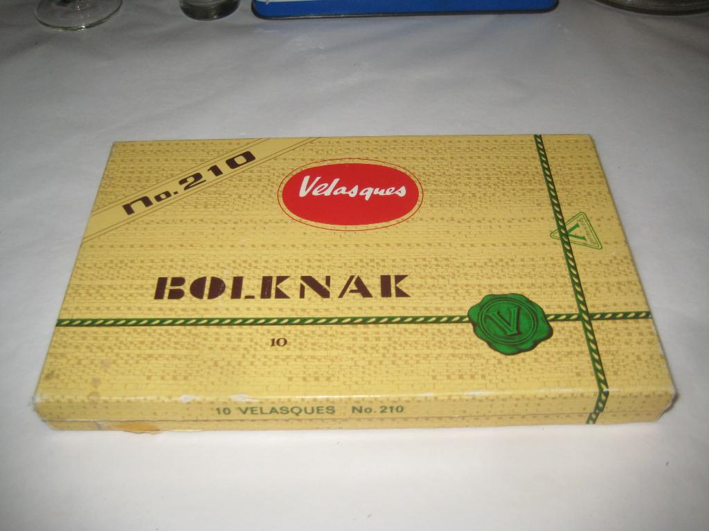 kartonnen sigarendoos velasques bolknak no 210 (leeg), Ophalen of Verzenden, Zo goed als nieuw, Tabaksdoos of Verpakking