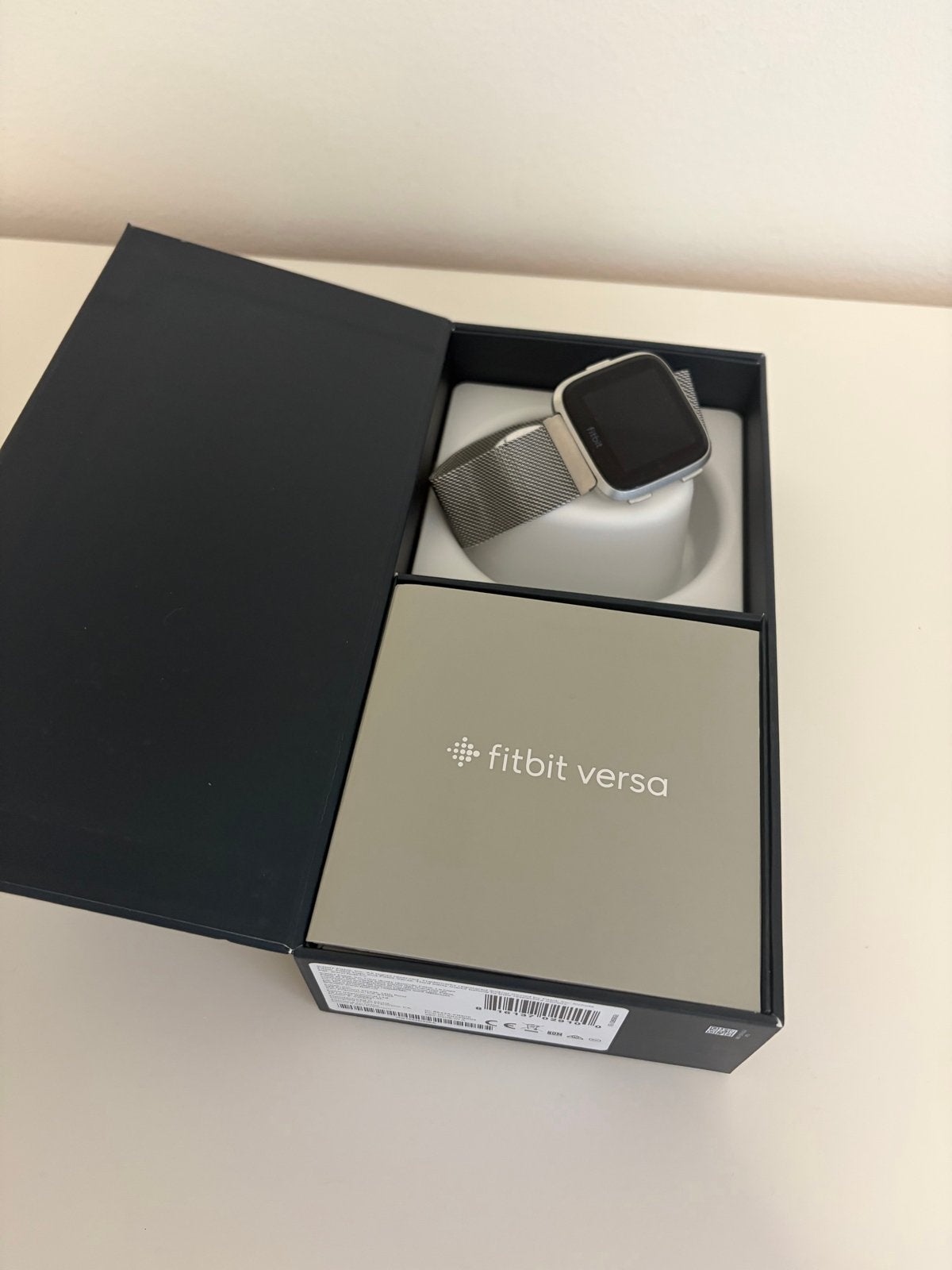 Fitbit Versa Smartwatch met doos en oplader, Hartslag, Ophalen of Verzenden, Zo goed als nieuw, Waterdicht