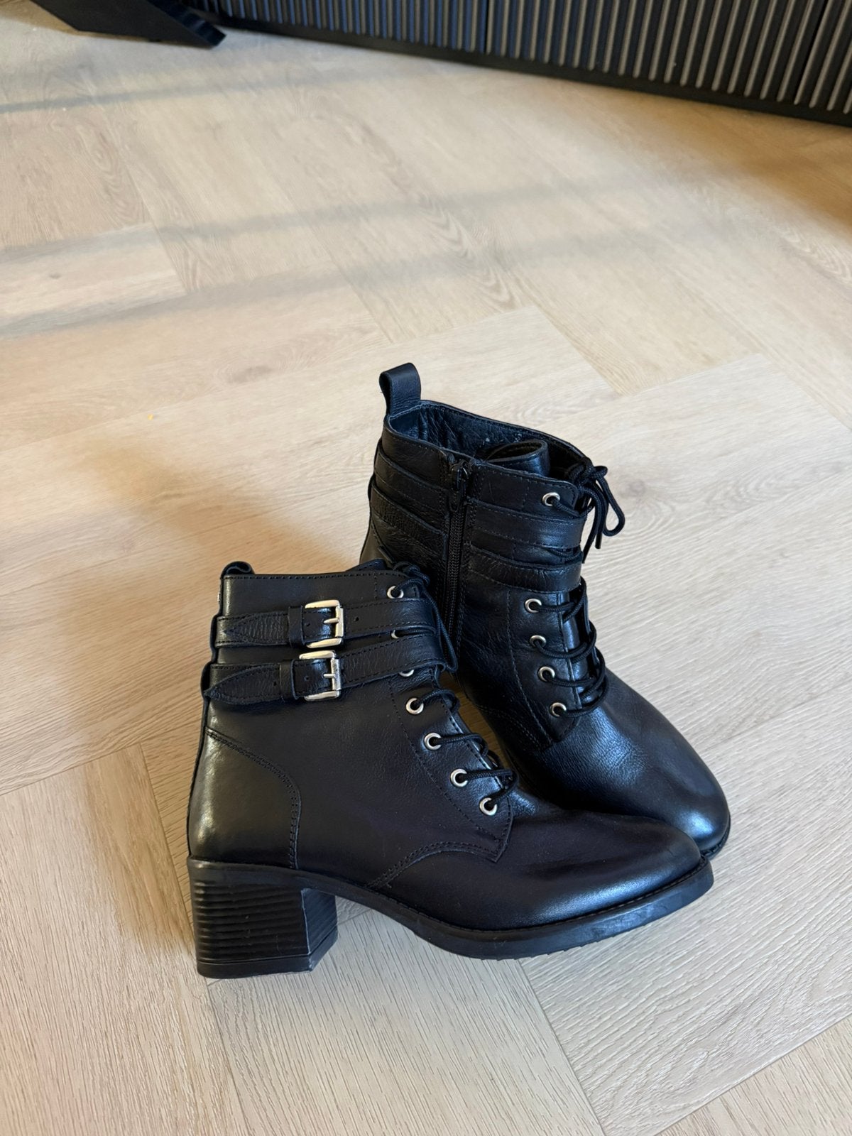Dune Londen laarzen, Kleding | Dames, Verzenden, Zo goed als nieuw, Zwart, Hoge laarzen