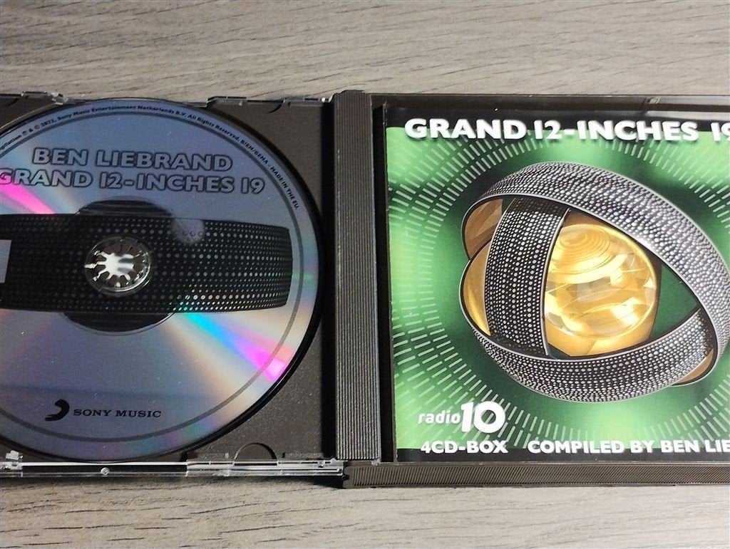 Ben Liebrand ‎- Grand 12-Inches 19 [4 CD] 2022, Cd's en Dvd's, Cd's | Dance en House, Ophalen of Verzenden, Zo goed als nieuw