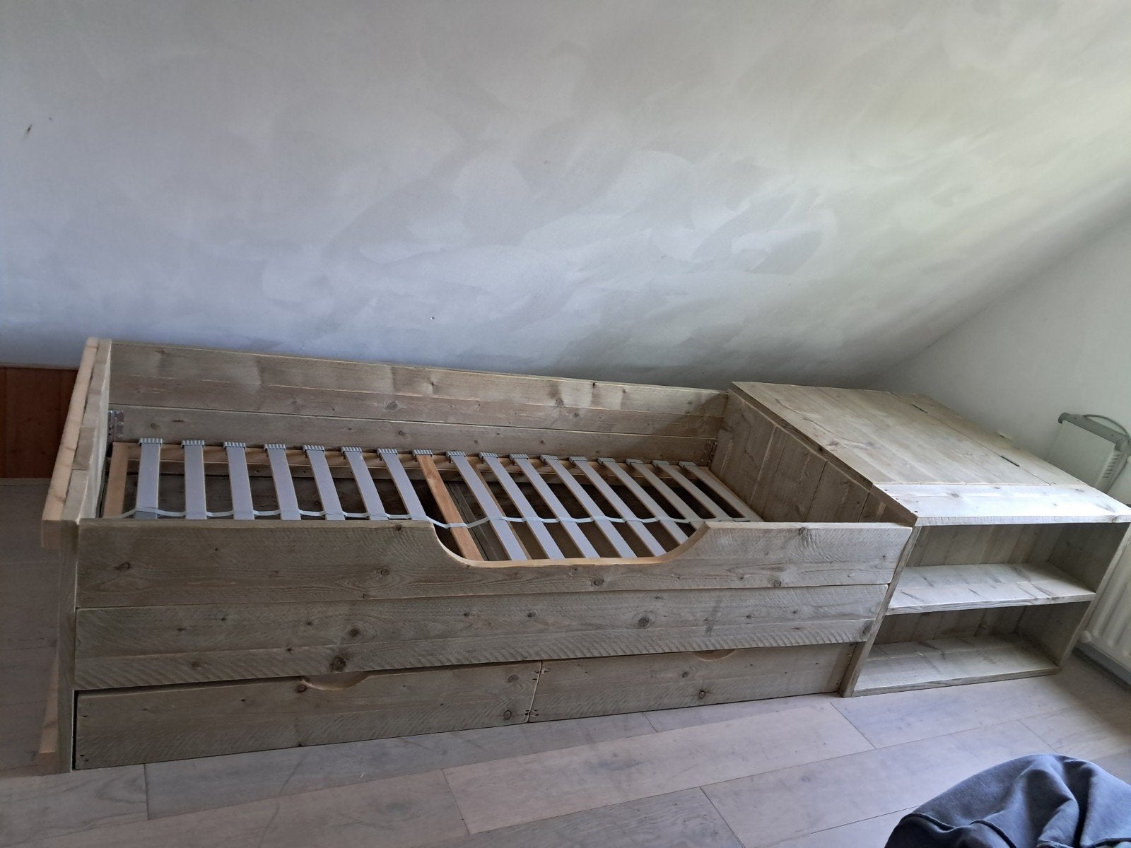 Stoer praktisch steigerhouten eenpersoons bed, Ophalen, 90 cm, Eenpersoons, Steigerhout