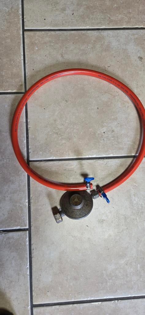 Gasslang met drukregelaar en afsluiters, Ophalen of Verzenden, Gebruikt, Onbekend