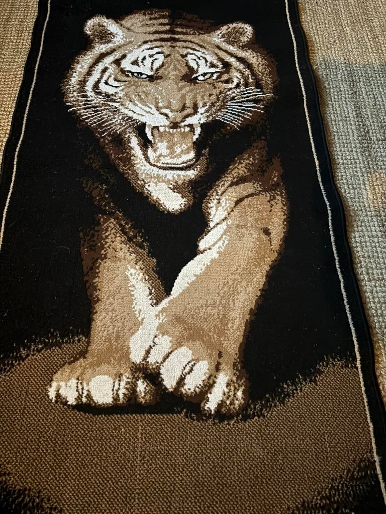 Vloerkleed tijger motief voor maar 25 euro, 100 tot 150 cm, Bruin, Zo goed als nieuw, Rechthoekig