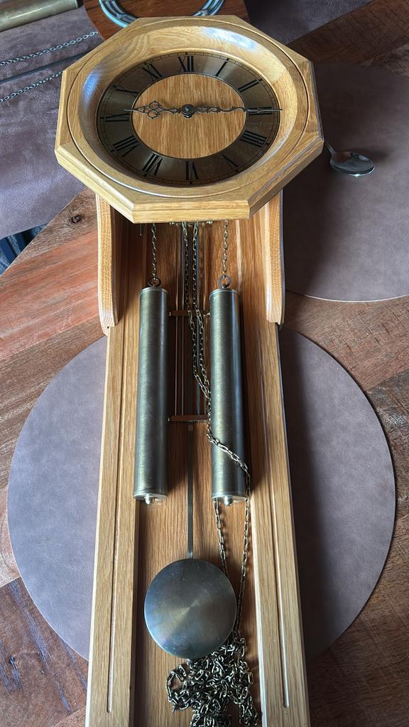 Antieke houten wandklok met slinger en gewichten, Antiek en Kunst, Antiek | Klokken, Ophalen of Verzenden