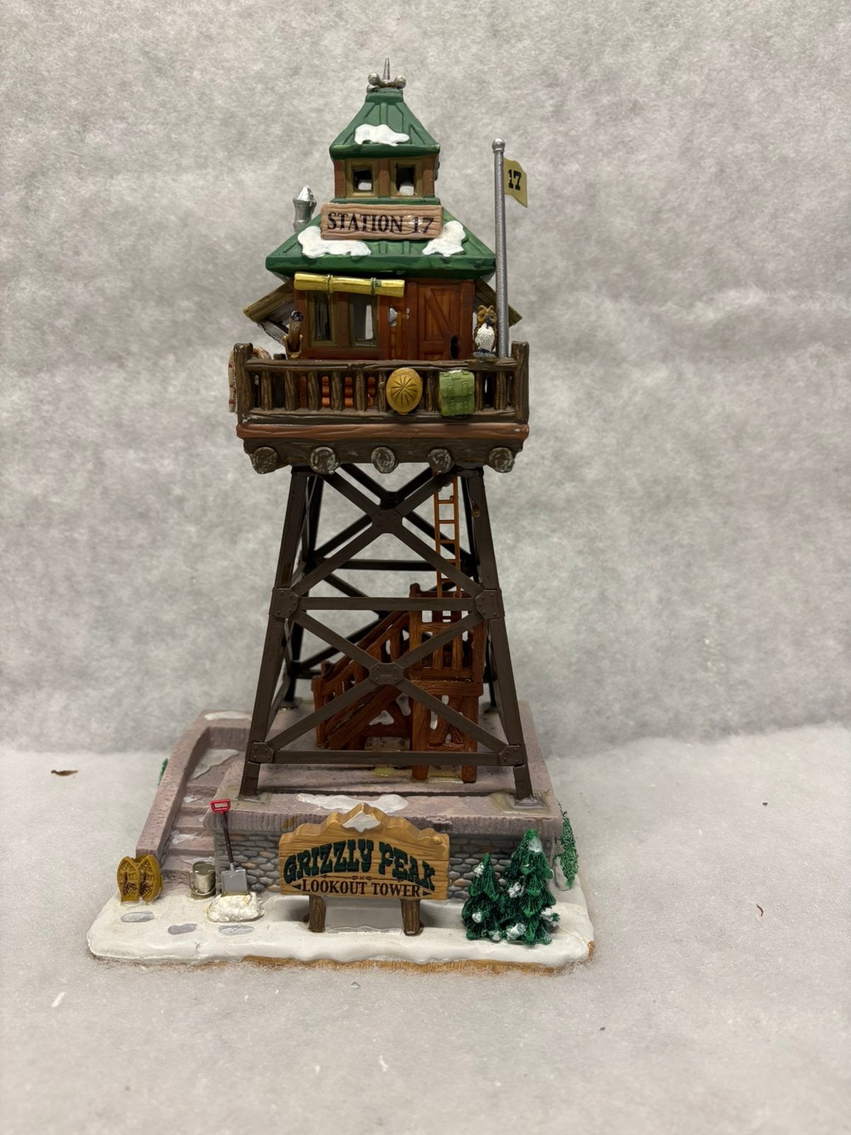 Lemax Grizzly Peak Lookout Tower- retired 2015, L, Zo goed als nieuw, L, L
