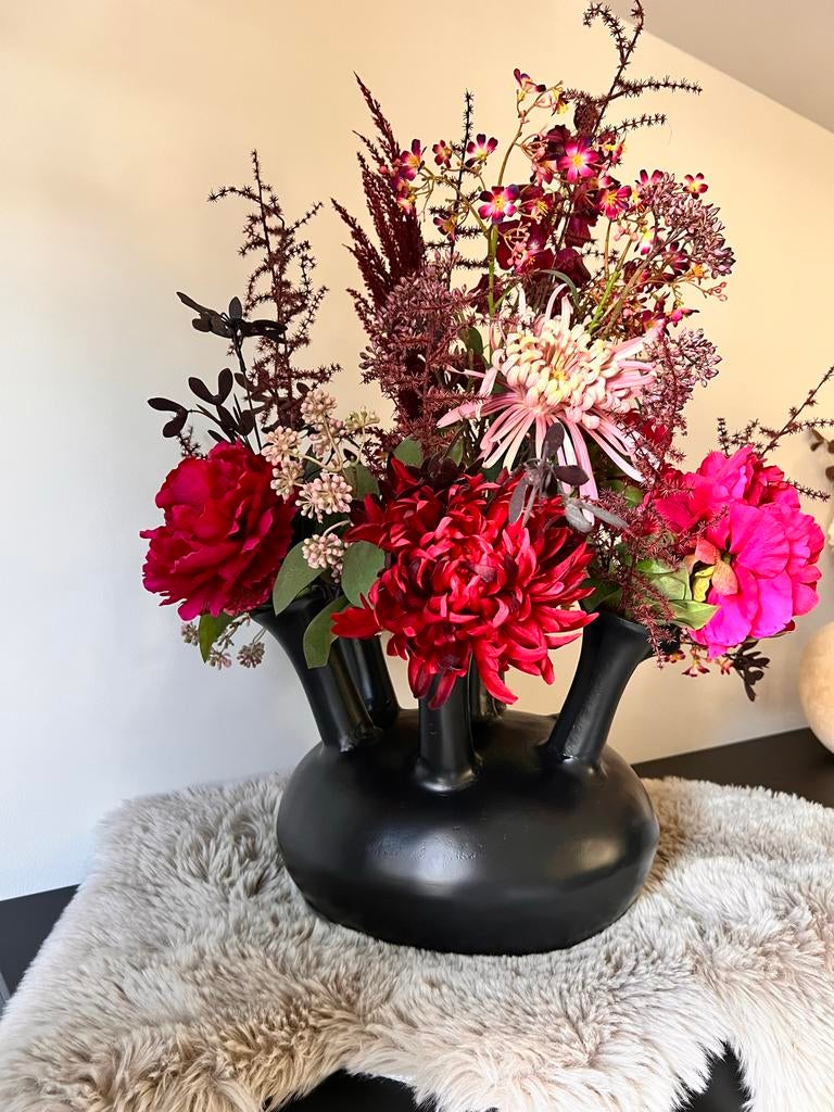 Grote Zwarte Toetervaas met Zijden Bloemen Boeket, Huis en Inrichting, Woonaccessoires | Vazen, Overige materialen, 50 tot 75 cm