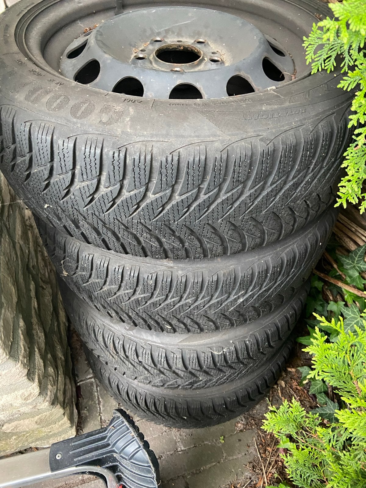 ** Goodyear winterbanden op stalen velgen 195/55R16, Auto-onderdelen, Banden en Velgen, Ophalen, Gebruikt, 16 inch, Banden en Velgen