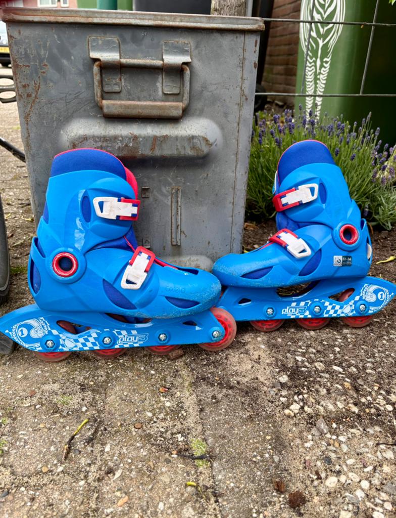 Blauw/rode skeelers/skates maat 32-34, Ophalen of Verzenden, Gebruikt