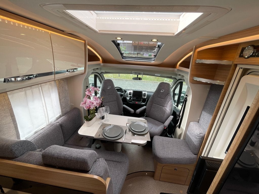 Dethleffs Globebus T6 GT QUEENSBED AUTOMAAT 6.99M, Automaat, Ringverwarming, Fiat, 6 tot 7 meter