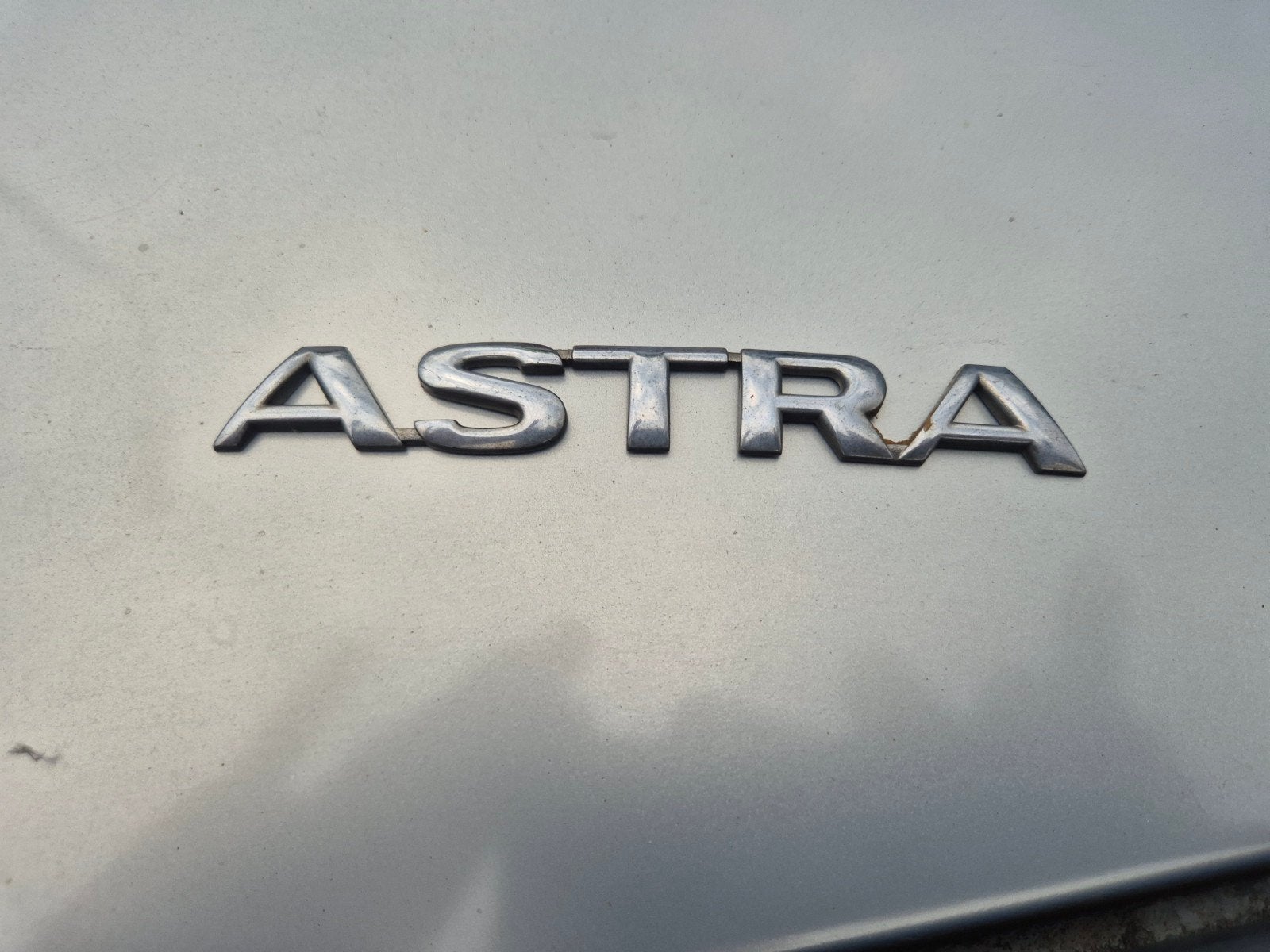 Opel Astra Kofferbak Logo / Embleem, Ophalen of Verzenden, Gebruikt, Opel