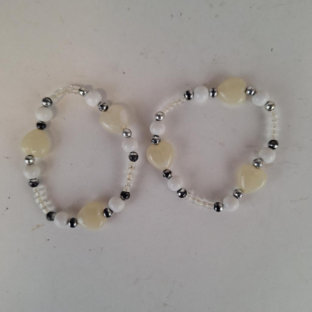 2x Kinderarmband ivoor-wit-zilver, hartjes, Ophalen of Verzenden, Zo goed als nieuw, Overige kleuren, Armband
