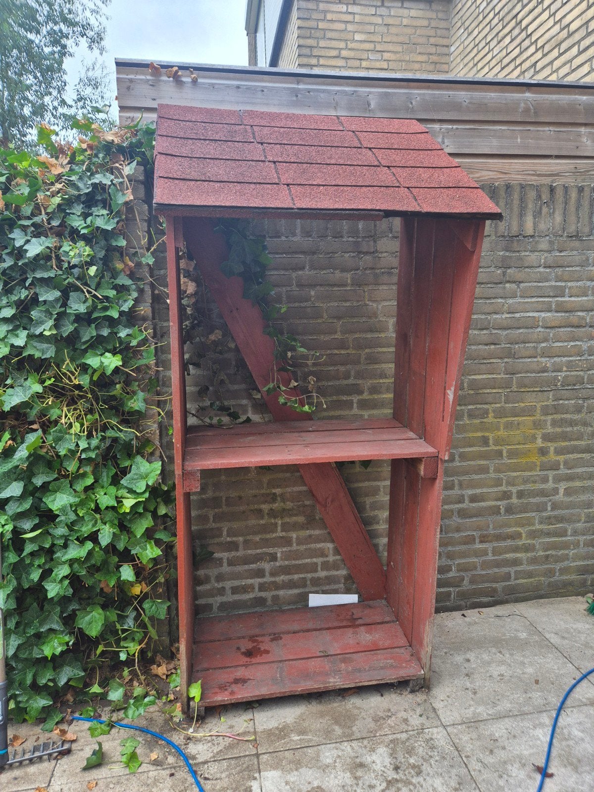 Houten berging met dakje - ideaal voor buitenopslag, Ophalen