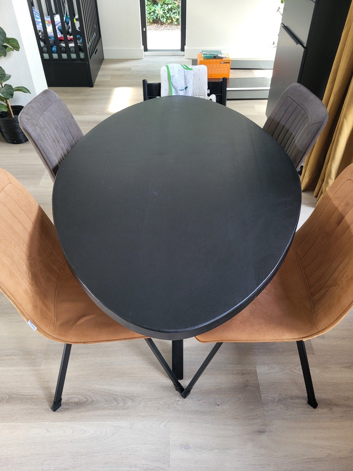 Ovale eetkamertafel zwart mangohout, Huis en Inrichting, Ophalen, Gebruikt, 100 tot 150 cm, 50 tot 100 cm